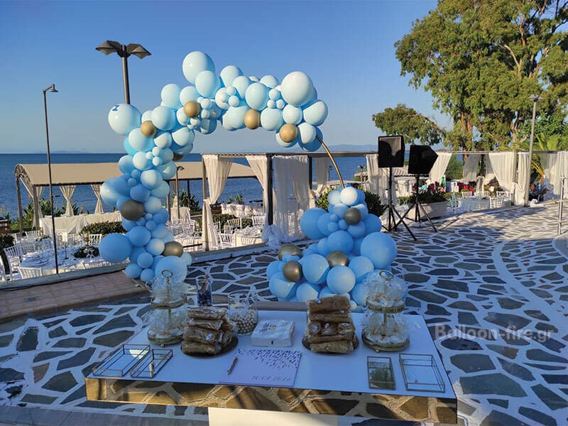 Μπαλόνια στολισμός αψίδα γαλάζιο macaron & χρυσό