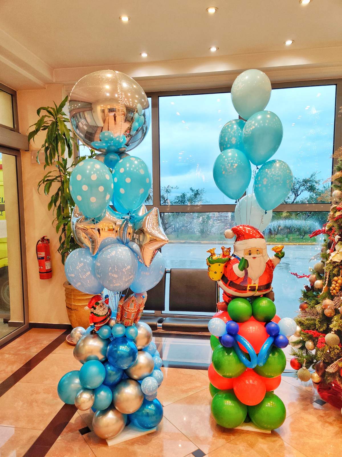 Μπαλόνια Άγιος Βασίλης και θέμα γέννηση για Χριστούγεννα σε μαιευτήριο