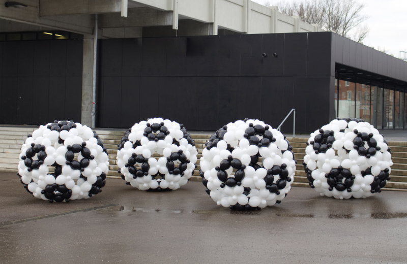 Μπάλα ποδοσφαίρου κατασκευή από μπαλόνια 1