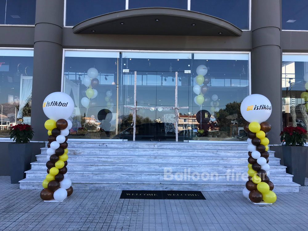 Κολώνες με μπαλόνια και λογότυπο | ISTIKBAL Καταστήματα εγκαίνια